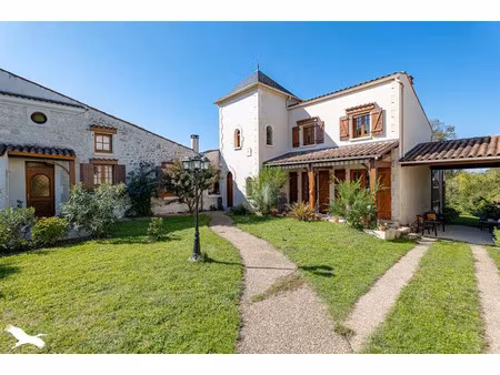 vente maison 9 pièces 218 m² à bussac-sur-charente (17100)  369 600 €
