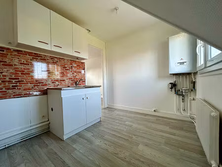 appartement f2 avec place de parking à saint ouen du tilleul