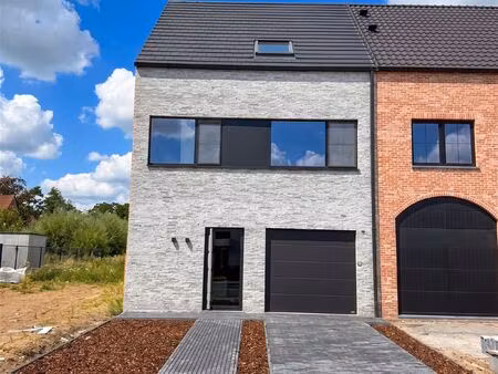 huis te koop in blaasveld met 4 slaapkamers