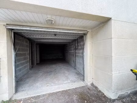 location parking begrolles en mauges 49122