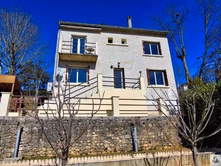 maison avec vue sur le village
