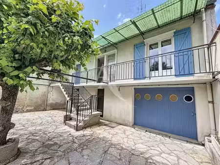 location maison 2 pièces 48 m² à puy-l'evêque (46700)  490 €