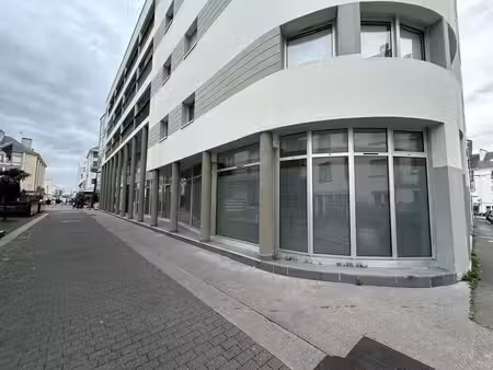location commerce saint nazaire 44600 153m²