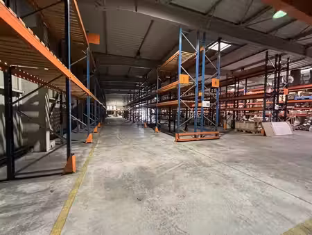 location local d'activités 666 m²