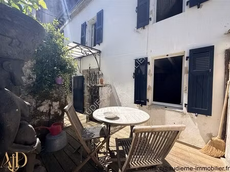 en plein coeur du vieux audierne - maison rénovée de 1817 - accès au port et aux commerces