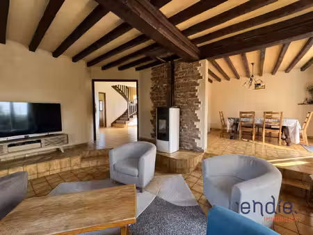 une maison familiale aux beaux volumes  au coeur de cheux
