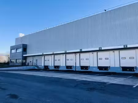 location entrepôt 4984m²