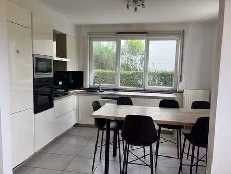 bel appartement 2ch avec terrasse situé au calme à esneux