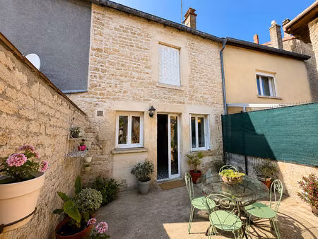 biesles  maison de plus de 97m2 avec jardin  dépendances et potentiel d'évolution.