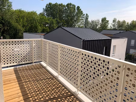 2 pièces récent avec balcon et parking