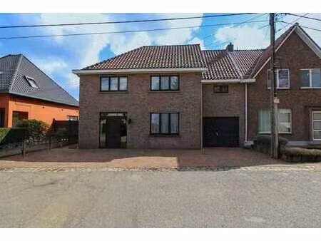 propriété de charme au potentiel inouï à vendre