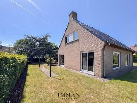 villa à rénover sur un vaste terrain de 650 m² dans un quart