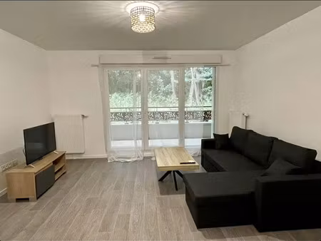 location meublée appartement 1 pièce 12 m² à melun (77000)  600 €