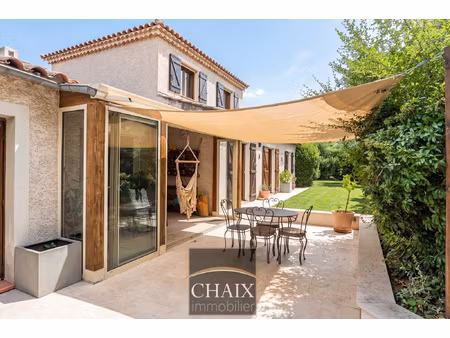 aubagne dans un environnement résidentiel maison familiale