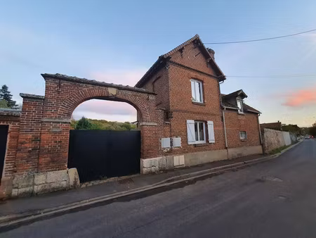 location meublée maison 4 pièces 80 m² à esches (60110)  1 100 €