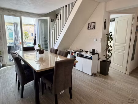 villa 4 pièces  avec véranda  terrasse et balcon