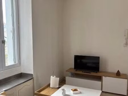 location meublée appartement 2 pièces 38 m² à nantes (44000)  820 €