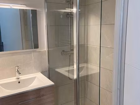 location meublée appartement 2 pièces 25 m² à grenoble (38000)  850 €