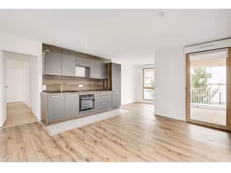 location appartement 3 pièces 66 m² à pantin (93500)  1 680 €