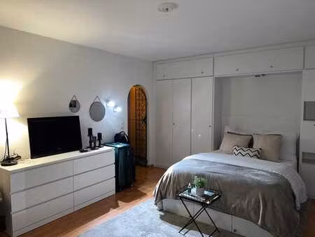 studio meublé de 45 m² avec balcon + installations de luxe