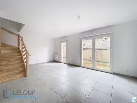 location maison 4 pièces 75.7 m² à le petit-quevilly (76140)  1 080 €