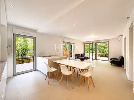 appartement en duplex avec terrasse exceptionnelle  esprit maison à saint-germain-en-laye