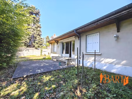 maison 3 chambres avec garage et vaste terrain arboré