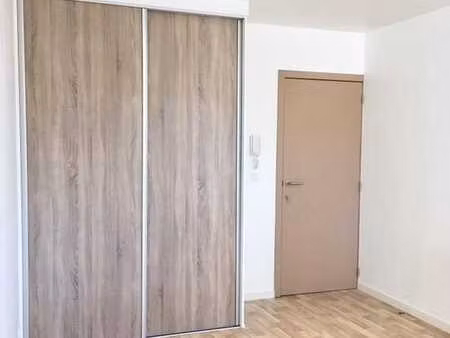 studio parfaitement situé  lumineux et proche des commodités