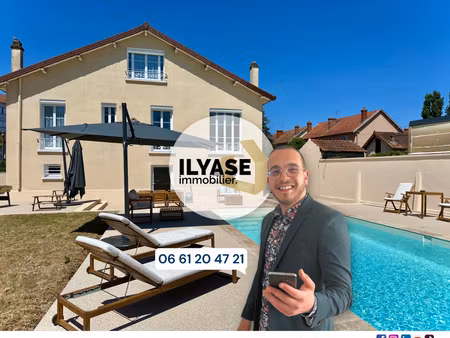 maison de ville |182 m² | 5 ch | 705 m² | piscine