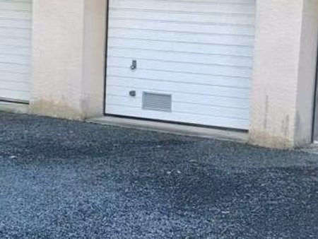 location garage box et parking à bayeux centre et est (14400) : à louer / 25m² bayeux cent