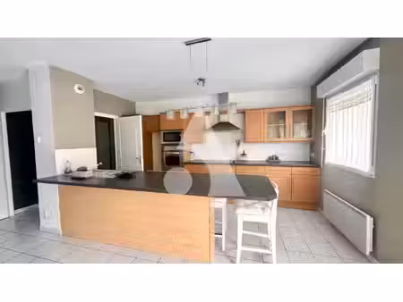 appartement t3 en rez-de-chaussée avec terrasse et 2 places de parking brebières