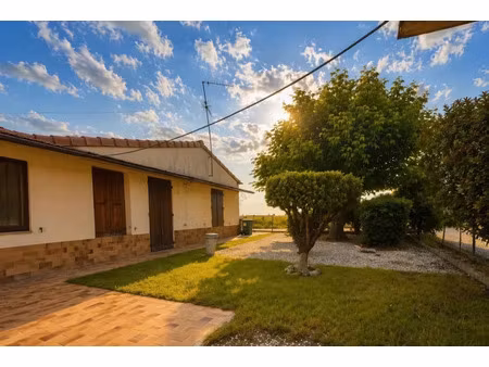 location maison 3 pièces 96.6 m² à saint-estephe (33180)  850 €