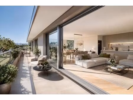4 pieces traversant avec terrasse