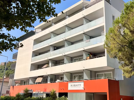 madeleine carré 131 : location vide 3 pièces 63m2 terrasse 1