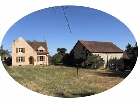 auv 1226 : maison typique  grange  puits  calme  vue  3 849m2