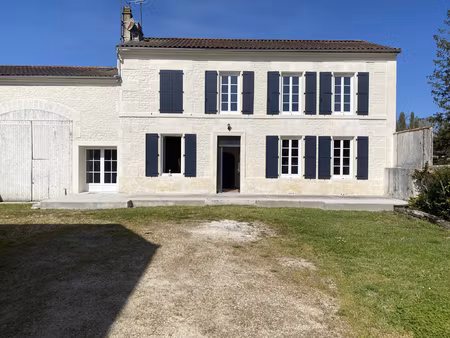 location maison 8 pièces 198m² gimeux 16130
