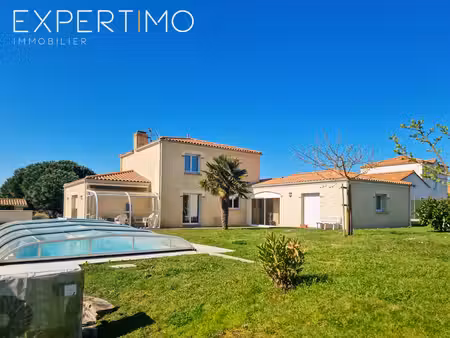 villa - dpe: b -7 pièces + studio 200 m²– vue marais – piscine – terrain 1455 m²