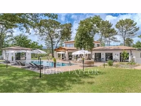 maison de 9 pièces de luxe en vente à saint-paul-en-forêt  provence-alpes-côte d'azur