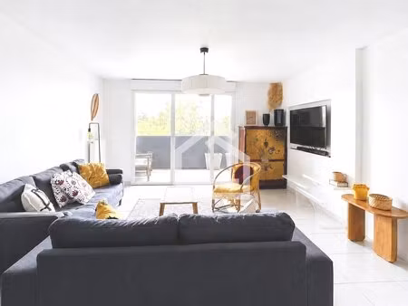 appartement contemporain 4 pièces avec balcon au sein d'une résidence récente