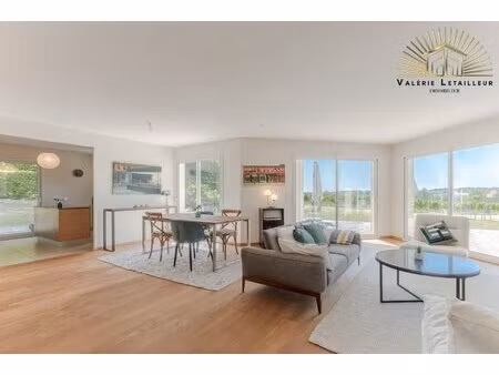 belle maison familliale dans laquelle la vue devient un art de vivre…