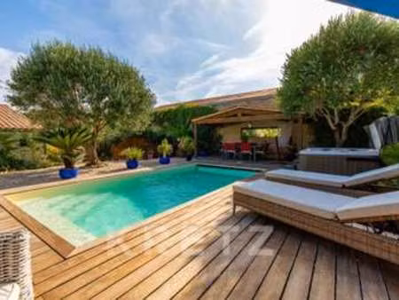 vente maison piscine à la rochelle (17000) : à vendre piscine / 147m² la rochelle