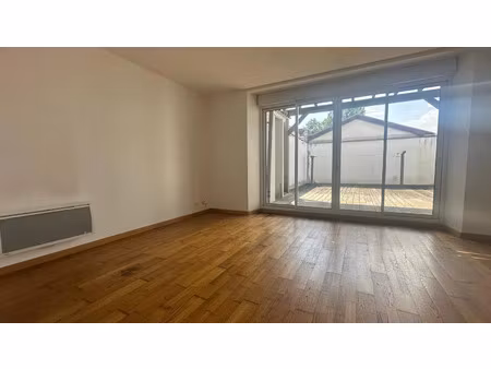 location appartement 2 pièces 49 m² à saint-palais (64120)
