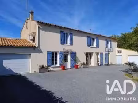 vente maison à la taillée (85450) : à vendre / 215m² la taillée
