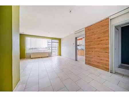 appartement 2 chambres en bon état avec terrasse