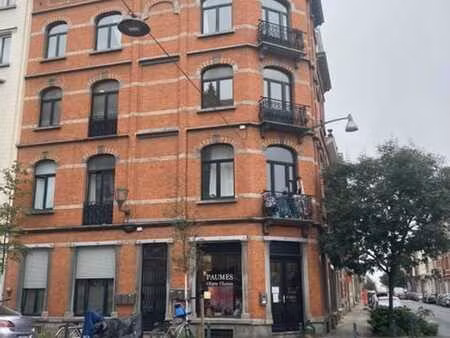 bel appartement 2 chambres lumineux dans un endroit arboré