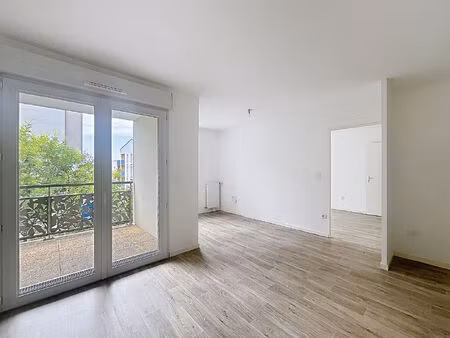 appartement 2 pièces à vendre aux ponts-de-cé - balcon et parking sécurisé