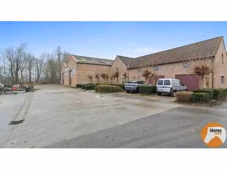 tollembeek - prachtige woning met 3 loodsen op +-2 9ha.