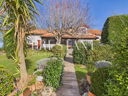 vente maison 10 pièces 311 m² espelette (64250)