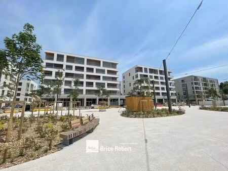 vente commerce 86 m² à 1 369 m²