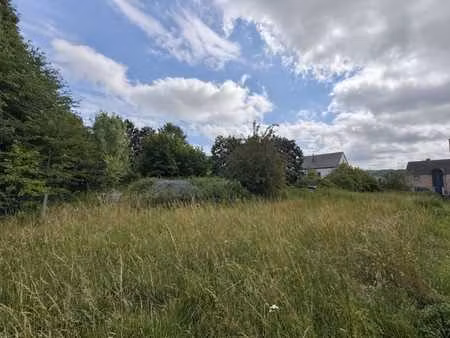 terrain à bâtir dans un cadre verdoyant et paisible